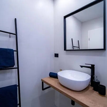 Novouredeni Marko Lejlighed Mundanije