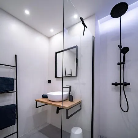 Novouredeni Marko Apartament Mundanije
